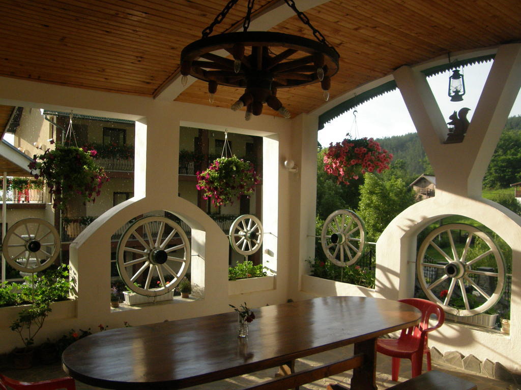 Mokus Panzio Bed & Breakfast Bicfalau ภายนอก รูปภาพ