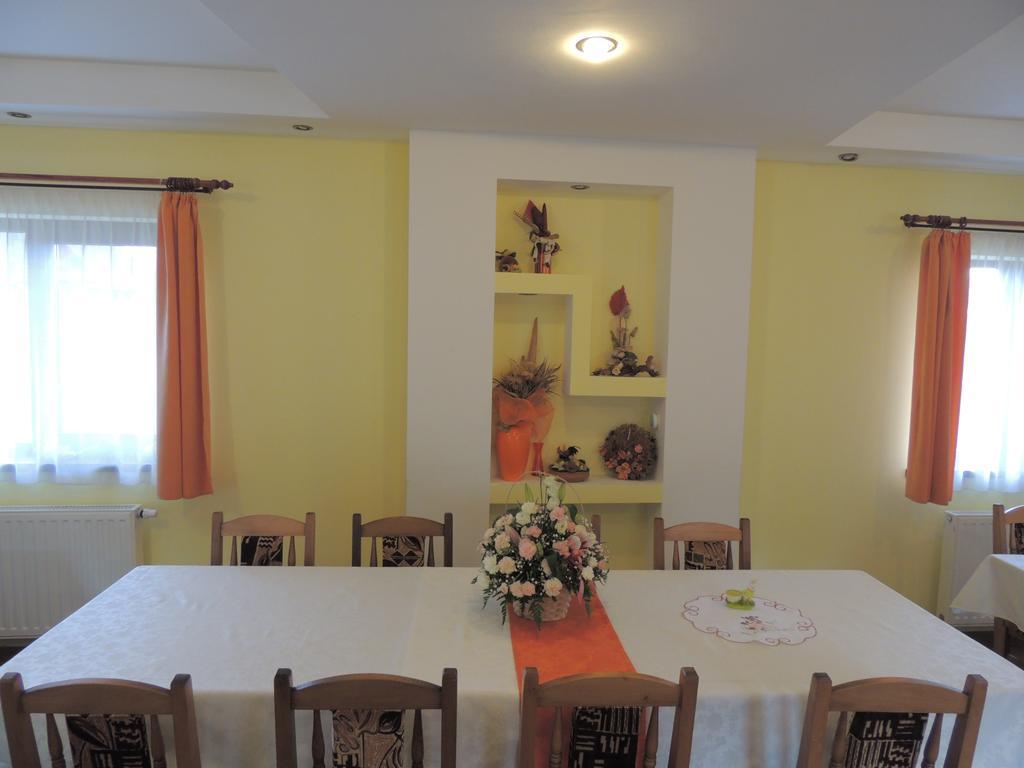 Mokus Panzio Bed & Breakfast Bicfalau ภายนอก รูปภาพ